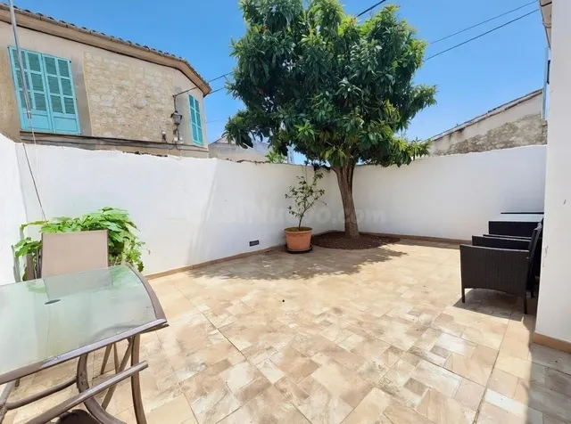 CASA CON JARDIN Y GARAJE