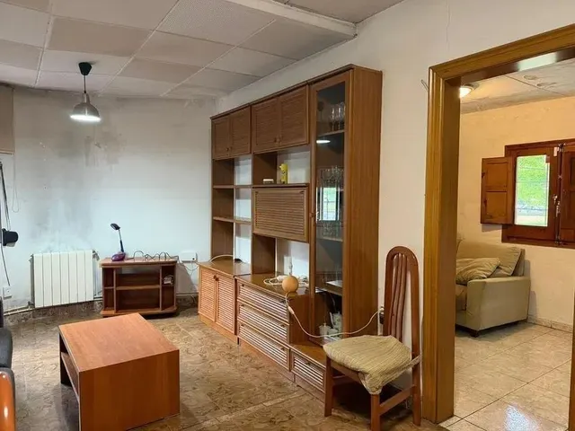CHALET ADOSADO A REFORMAR, ESQUINERO CON SALIDA A DOS CALLES — 18