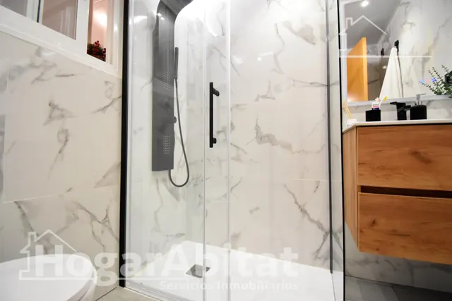 SEMINUEVO, AMPLIO Y LUMINOSO CON TERRAZA Y JACUZZI — 36