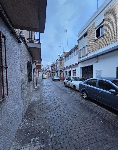SE VENDE piso OKUPA en C Costa Y Llobera de Sevilla