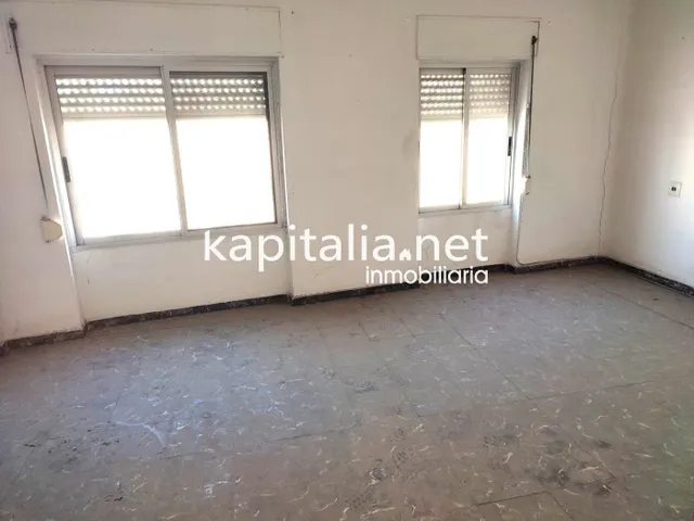 EDIFICIO Y SOLAR A LA VENTA EN ONTINYENT UBICADO EN LA ZONA DEL LLOMBO. — 2