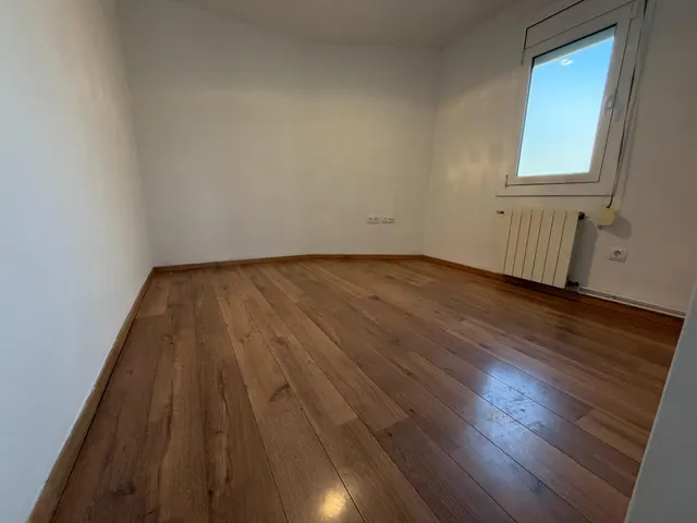 Ático de 2 habitaciones más despacho con terraza de 22 m2 — 22
