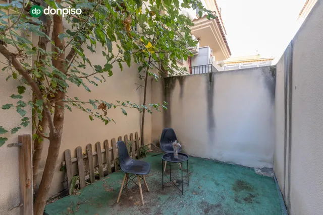 Amplia adosada en una de las mejores zonas de Churriana de la Vega — 10