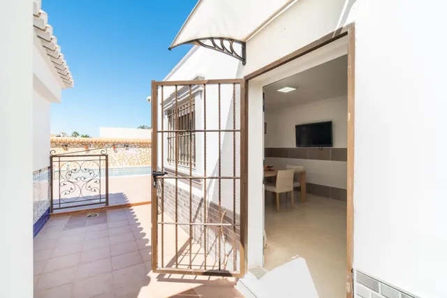 CHALET independiente con piscina privada y parcela segregable de 809 m2 en Torreta Florida — 21