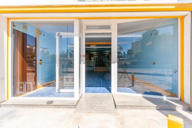 LOCAL COMERCIAL EN ZONA DE PASO — 6