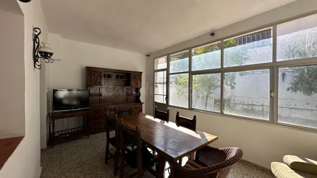 ¡Una casa con jardín, terraza y un sinfín de posibilidades en el corazón de Borja! — 5