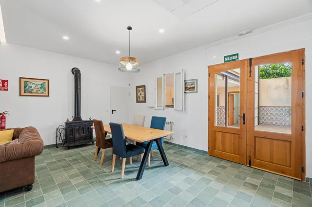 Finca rústica con vivienda reformada, piscina y cultivo ecólógico — 7