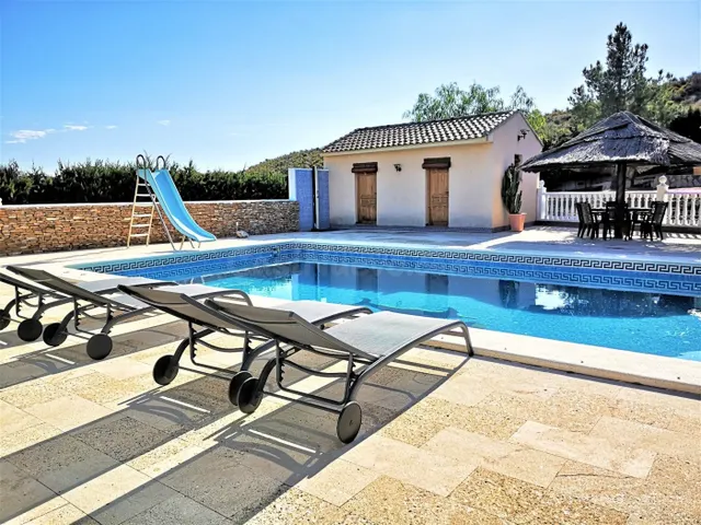 Se vende bonito chalet en entorno privilegiado en Murcia - foto 2