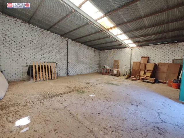 Amplia Nave Industrial en Alcázar de San Juan - Oportunidad  - foto 2