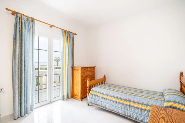 Chalet urbano con piscina y jardín en Sa Cabaneta — 32
