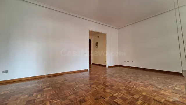 Piso SIN AMUEBLAR de 4 dormitorios, dos baños y plaza de garaje en la Calle Puerta Nueva — 4