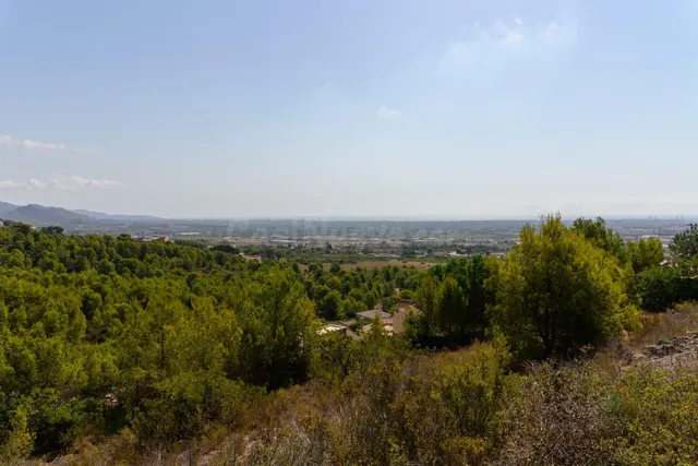 Parcela residencial de 500 m2 con vistas al mar y la montaña - foto 4