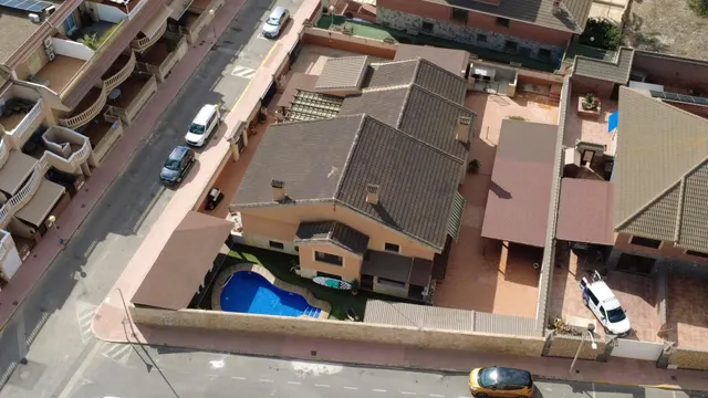 OPORTUNIDAD PATRIMONIAL ÚNICA EN PRIMERA LÍNEA DE GUARDAMAR DEL SEGURA — 31