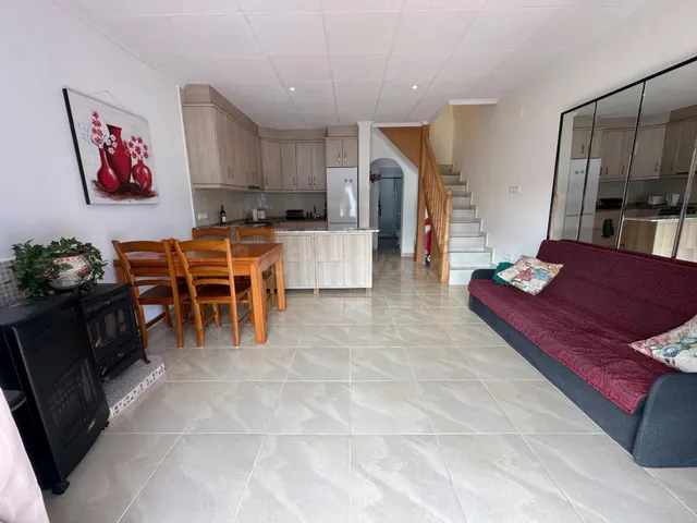 Chalet adosado a la venta con una impresionante vista panorá - foto 2