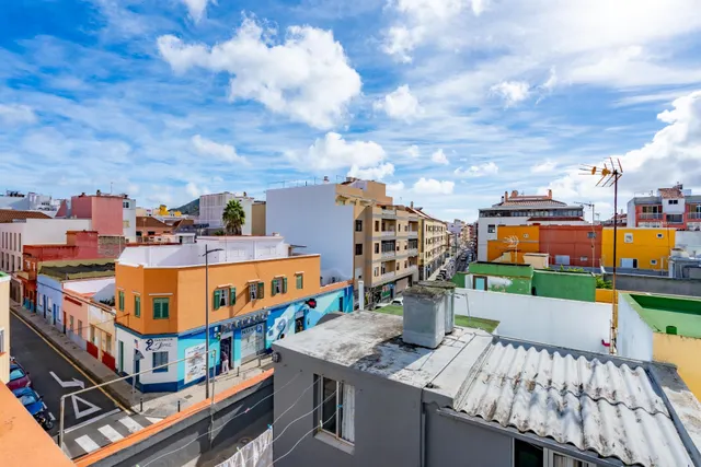 Casa de 4 plantas en zona céntrica de La Laguna · Ideal para inversores y familias numerosas · Muchas posibilidades — 43