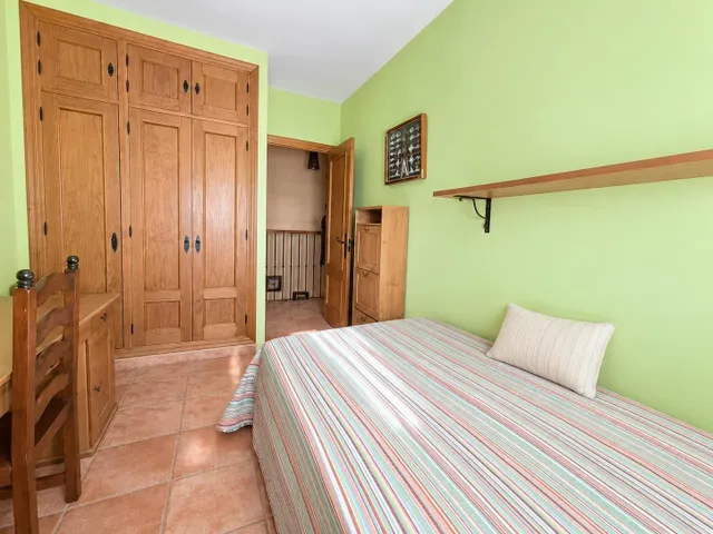 Espaciosa casa con patio privado, barbacoa y garaje: el hogar perfecto para tu familia — 12