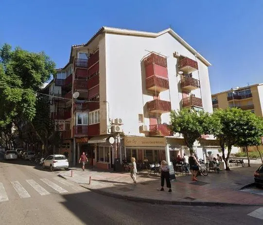SE VENDE piso OKUPADO en C Mijas de Fuengirola