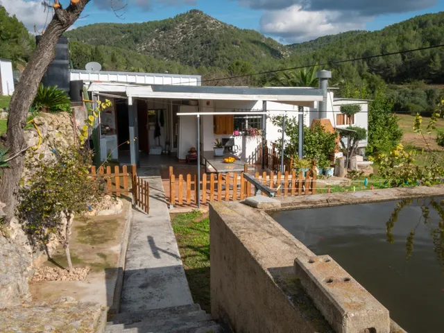 Finca Rústica de 20.000m2 con vivienda en venta. — 34