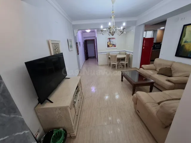 Piso en venta de tres dormitorios y dos baños a 300 metros d - foto 3