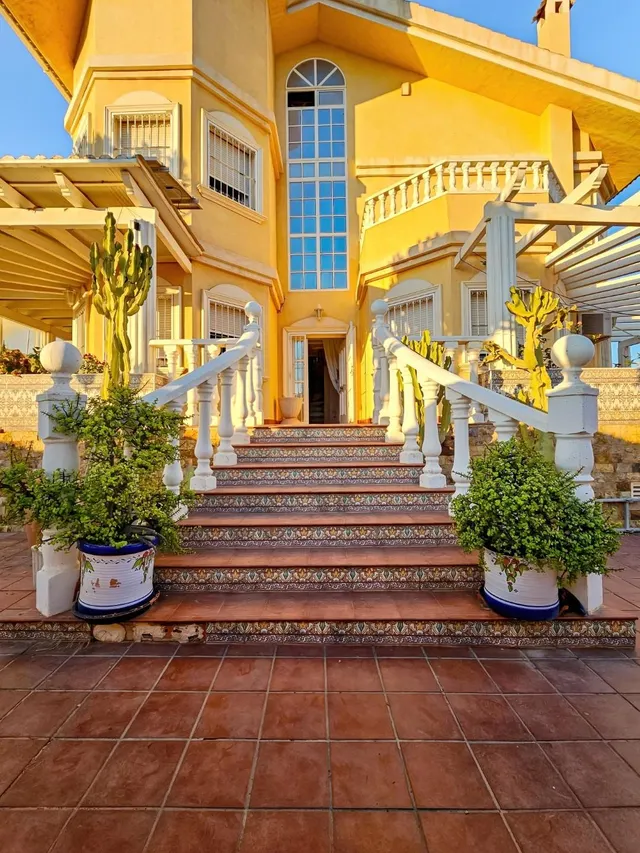 ¡Descubre la Exclusividad y el Lujo Mediterráneo en Esta Impresionante Villa en Esquina - Torrevieja — 5