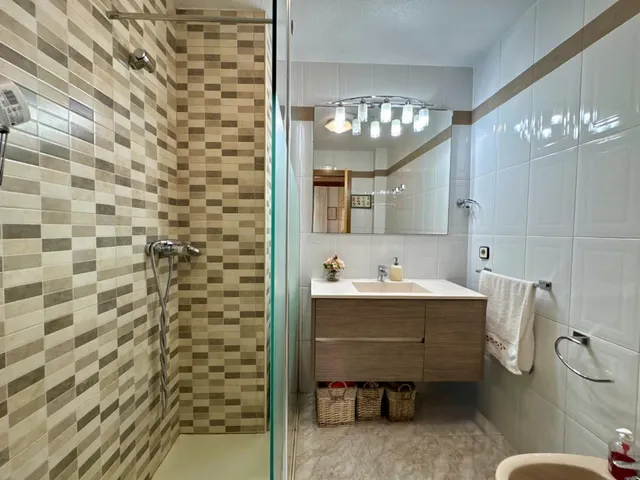 Piso 3 dormitorios con garaje en El Barrio del Carmen — 23