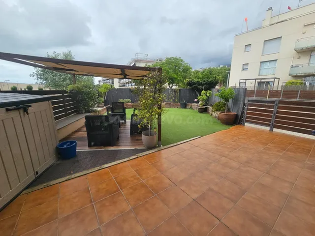 EXCLUSIVA PLANTA BAJA CON JARDIN Y PISCINA