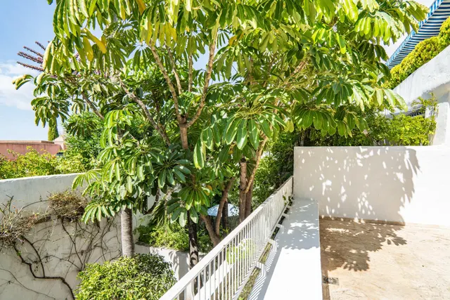 Amplio dúplex en Río Real, Marbella Este, junto a proyectos de alto valor — 40