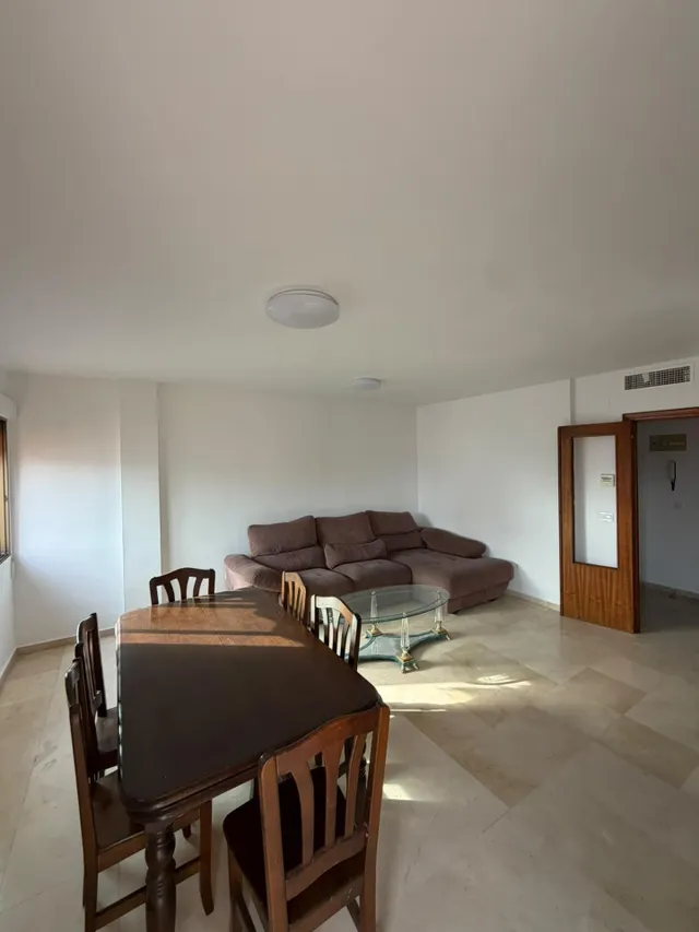 ALQUILER DE EXCELENTE Y AMPLIA VIVIENDA QUE HACE ESQUINA EN ZONA CENTRO DE ALICANTE — 9