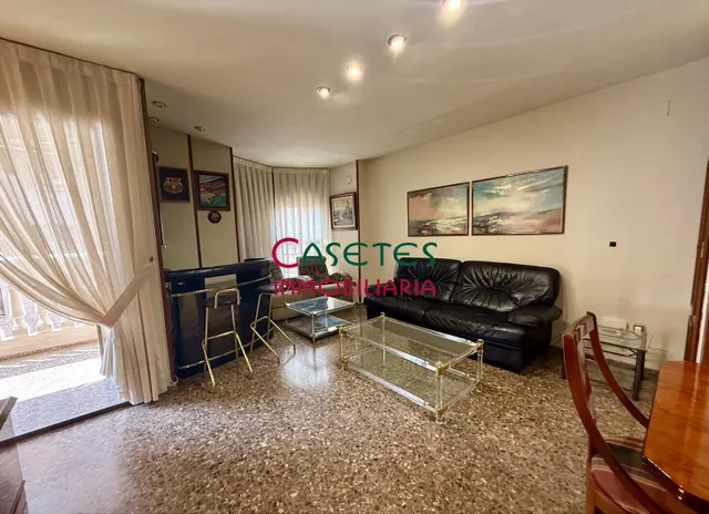 AMPLIA VIVIENDA CON PLAZA GARAJE DOBLE-CERRADA. — 13