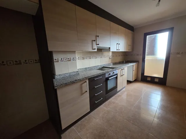 Amplia vivienda de 3 dormitorios con ascensor en Elche — 10