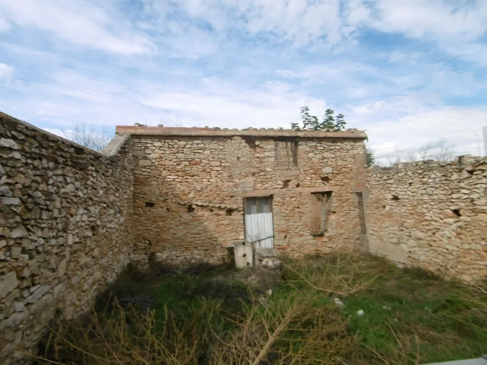 PARCELA URBANA CON CASA DE PIEDRA PARA REHABILITAR