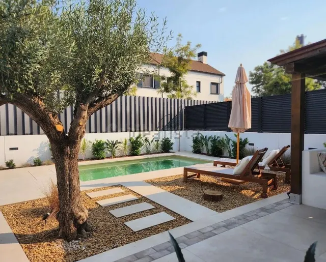 Chalet 5 habitaciones 250m² en alquiler - Nou Benicalap