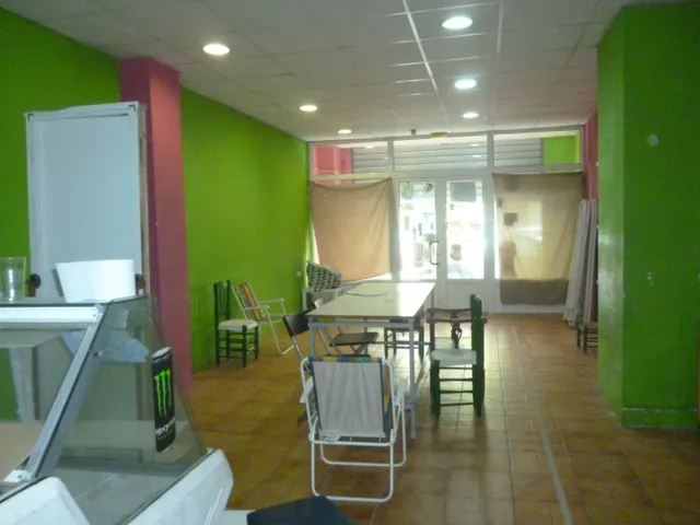 Local comercial en Avda. Almaig - Ontinyent