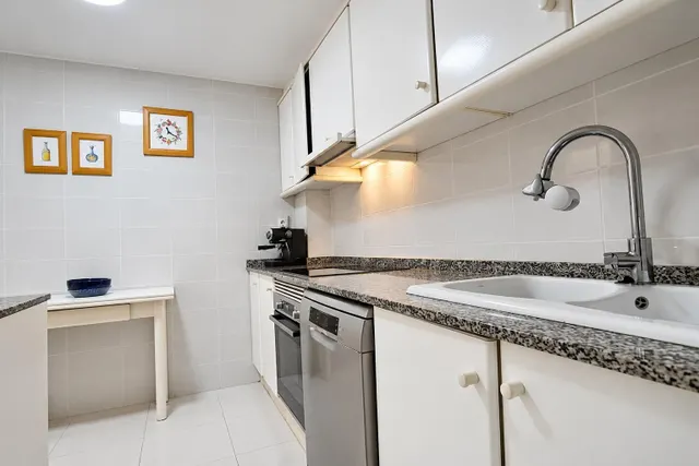 Primera línea en El Perellonet: 127 m2, terraza y tres piscinas — 5