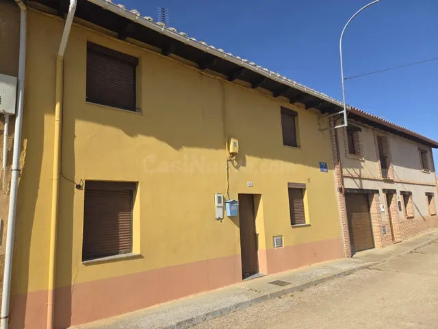 SE VENDE CASA DE DOS PLANTAS EN GUSENDOS DE LOS OTEROS DE 99
