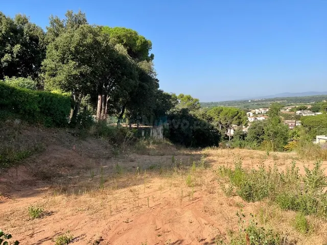 PARCELA URBANA DE 716 m2 EN SANT JULIÀ D’ALFOU — 2