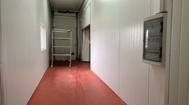 Venta de restaurante y fábrica de embutidos — 45