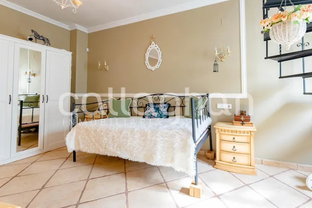 Amplia casa de pueblo con 6 habitaciones en Moncada — 45