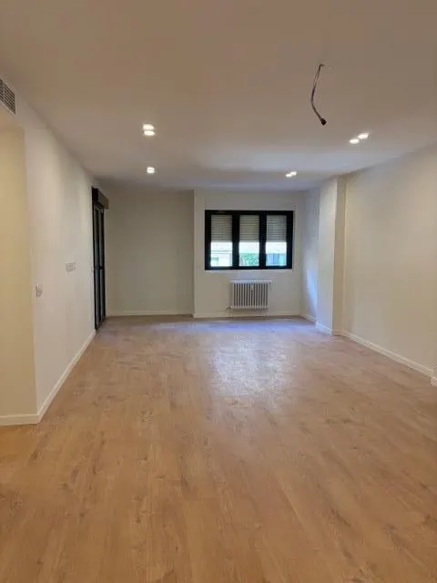 Exclusivo piso reformado en el corazón de Jerónimos, Madrid — 14