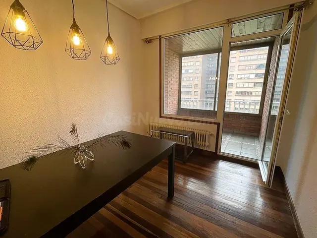 Se Alquila amplia Vivienda de 4 habitaciones y 2 baños con B - foto 3
