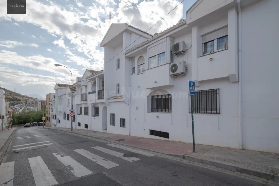Amplio piso en Cervantes con garaje y trastero