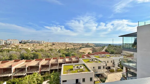 Apartamento con solarium, piscina comunitaria y gimnasio en 