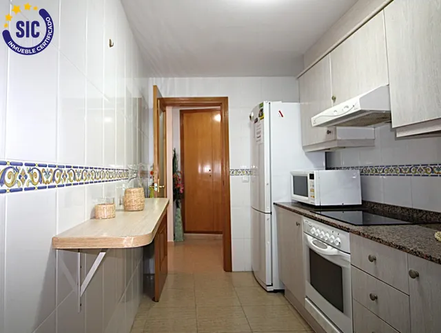 Magnifico apartamento de tres habitaciones junto al mar con piscina, garaje y trastero, zona playa de la Concha — 9