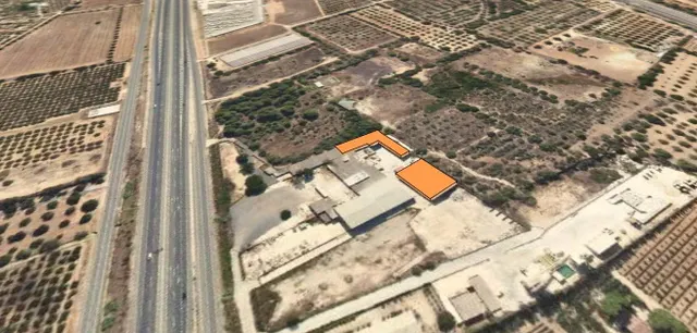 NAVE EN VILA-SECA DE 1.200 M2 EN SOLAR DE 17.000 M2.