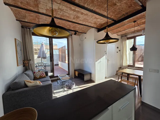 Ático con Solarium reformado en el corazón del Paral·lel (Barcelona) — 4