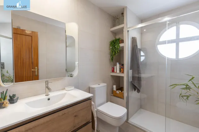 Chalet pareado con piscina, jardín y bonitas vistas a Granada en La Zubia — 33