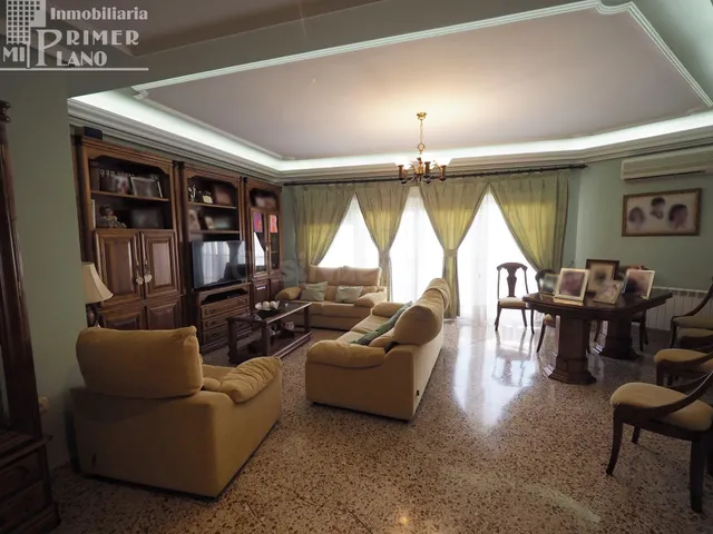 Se vende casa + local comercial en calle Socuellamos Tomello