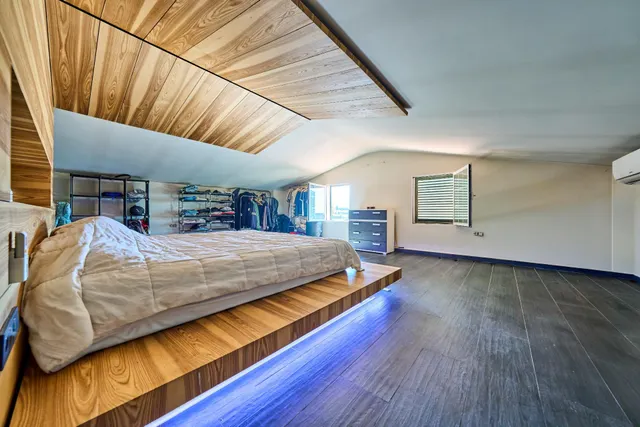 Casa con terreno y piscina en Churriana de la vega — 13