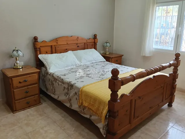 SE VENDE CHALET CON PISCINA EN BUEN ESTADO EN ASPE — 19