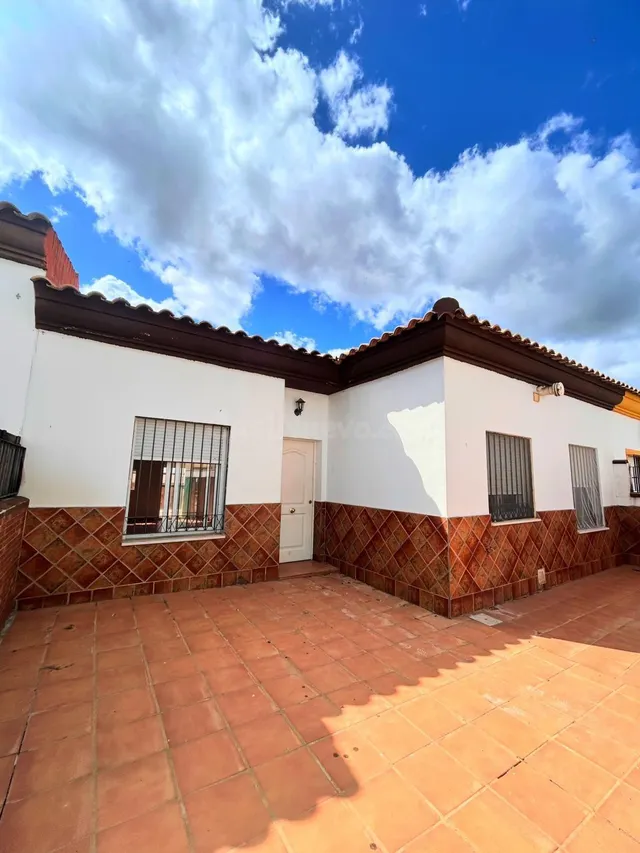 Amplia vivienda en una sola planta con gran patio y múltiple - foto 5